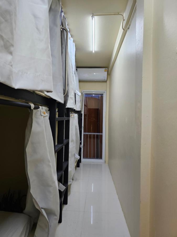 Luca Hostel Бангкок Экстерьер фото